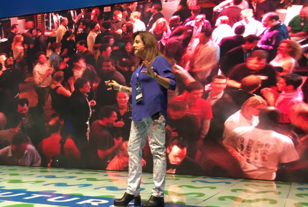 Sylvia Chebi dando charla en Campus Party 2019